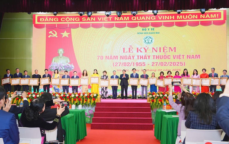 25 cá nhân của Bệnh viện Bạch Mai vinh dự được nhận danh hiệu Thầy thuốc ưu tú.