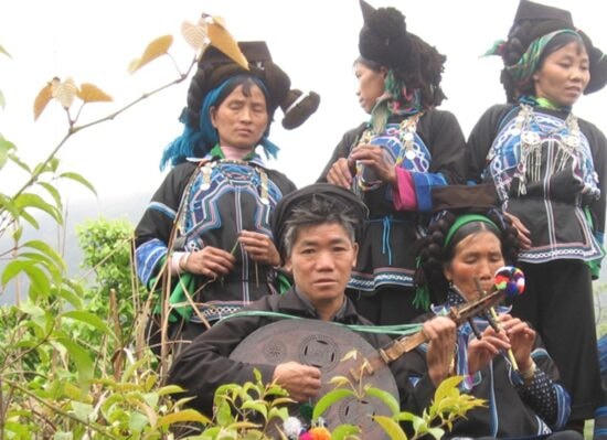 Bảo tồn, phát huy văn hóa truyền thống Mông và Hà Nhì gắn với phát triển du lịch