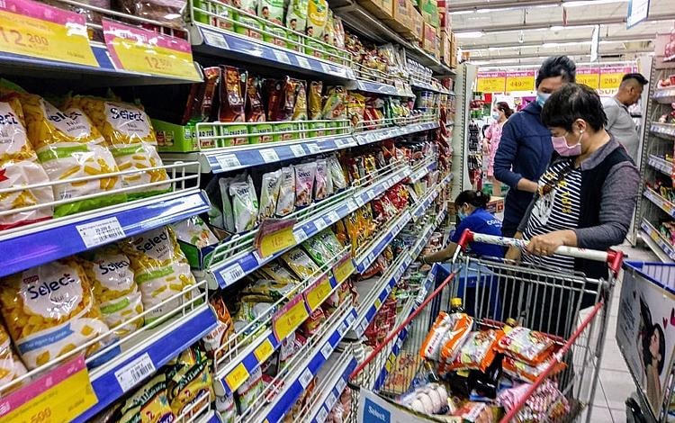 Tiêu 100 đồng cho tiêu dùng nhanh, dân Việt dành tới 21 đồng mua bia