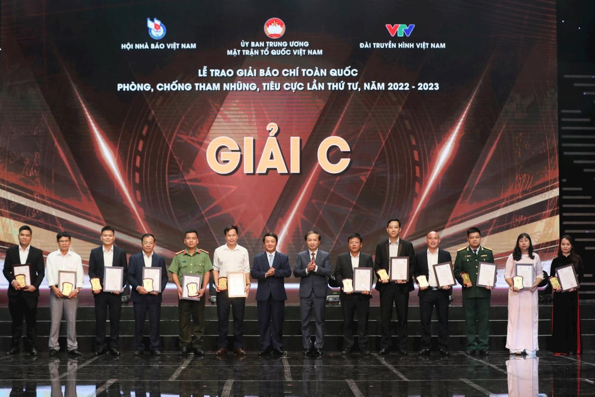 Tiếp thêm động lực cho những người làm báo trong phòng chống tham nhũng, tiêu cực