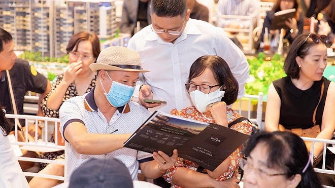 Bất động sản bán online thu hút khách hàng vì… ở nhà nhiều