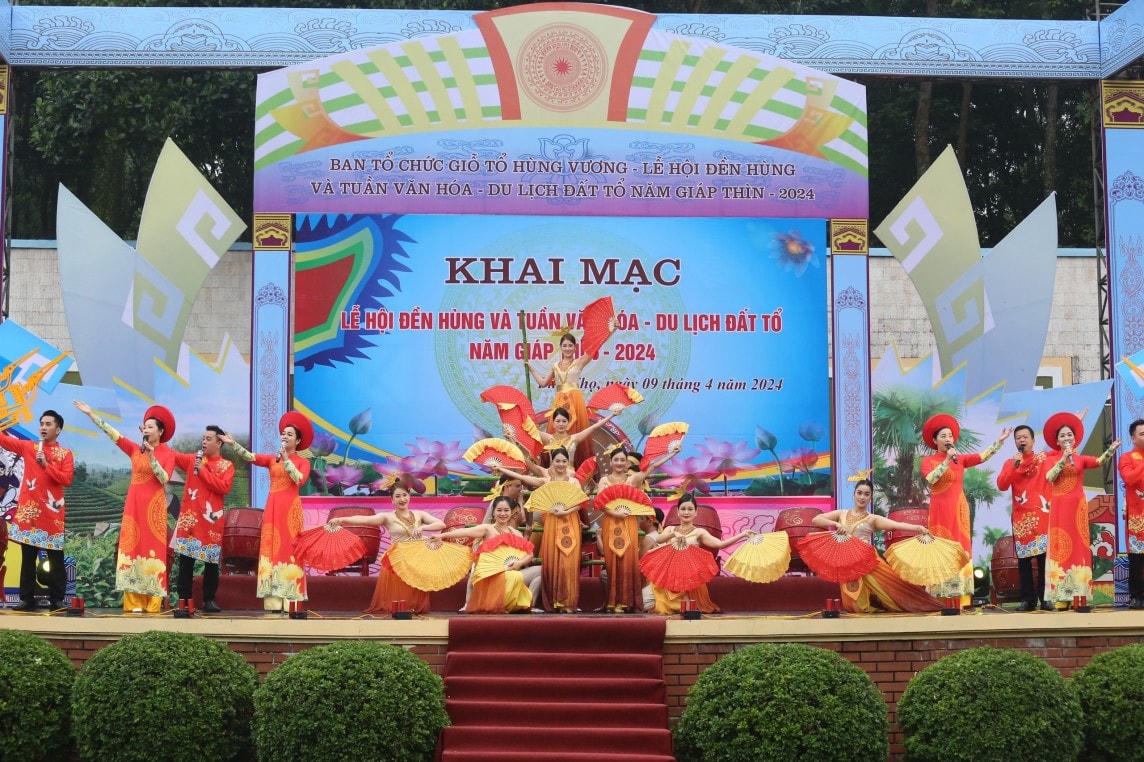 Tưng bừng khai mạc Lễ hội Đền Hùng năm Giáp Thìn 2024
