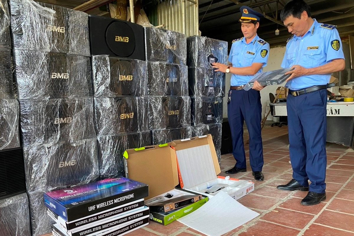 Tạm giữ nhiều thiết bị âm thanh có dấu hiệu giả mạo