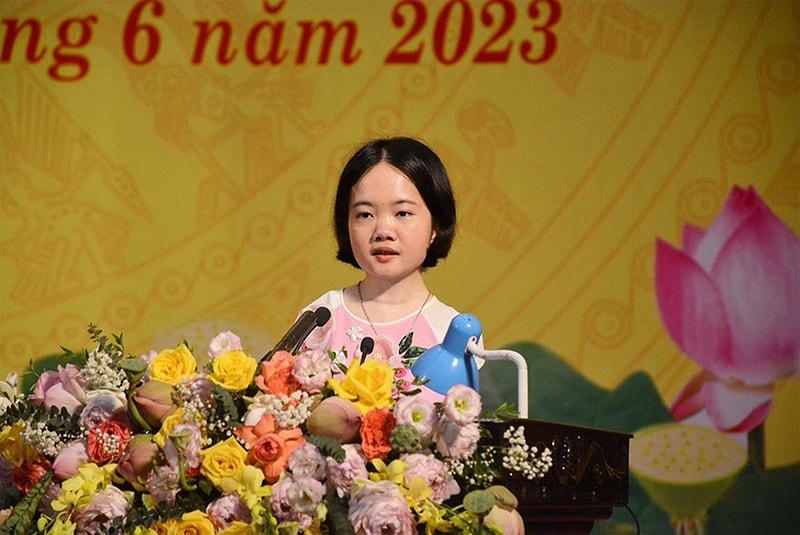 "Cô giáo không tay" gieo mầm ước mơ từ nghị lực phi thường