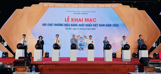 Khai mạc Hội chợ thương hiệu hàng xuất khẩu Việt Nam năm 2025- Ảnh 1.