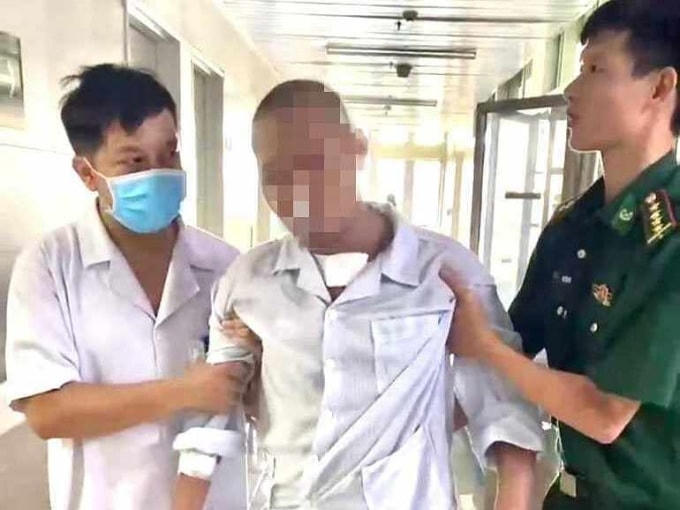 Bệnh nhân nặng nhất vụ cháy chung cư cai máy thở, tập đi