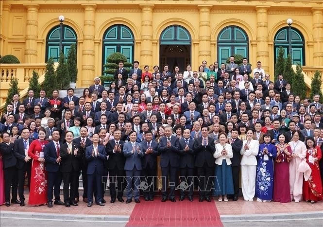 vna-potal-tong-bi-thu-chu-tich-nuoc-to-lam-gap-mat-cac-doanh-nhan-tieu-bieu-stand-2.jpg