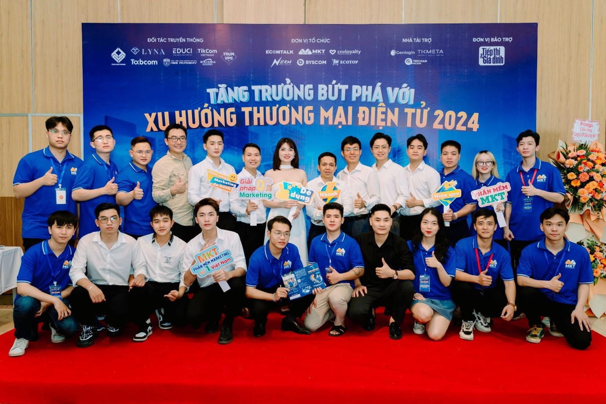 Hát quốc ca nét đẹp trong văn hóa doanh nghiệp tại Vitech Group
