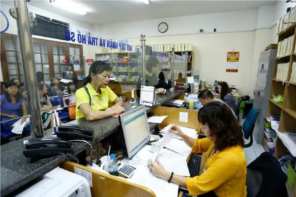 Không cần xuất trình sổ hộ khẩu, sổ tạm trú khi làm thủ tục bảo hiểm xã hội