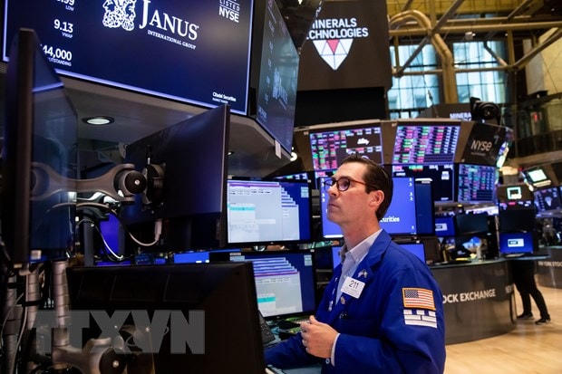 Thông tin hỗ trợ xuất hiện thúc đẩy thị trường chứng khoán phục hồi