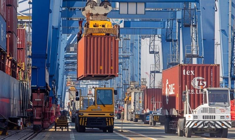 Xuất khẩu lấy lại “nhịp” tăng trưởng, thặng dư thương mại đạt trên 24 tỷ USD
