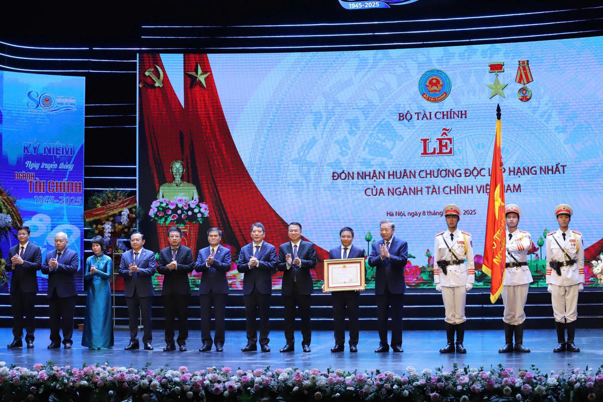 Tổng Bí thư Tô Lâm: Ngành Tài chính là lực lượng tiên phong trong đổi mới và phát triển kinh tế quốc gia- Ảnh 5.