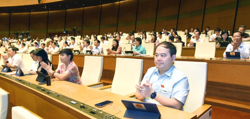 Quốc hội thông qua Nghị quyết về kế hoạch phát triển kinh tế - xã hội năm 2024