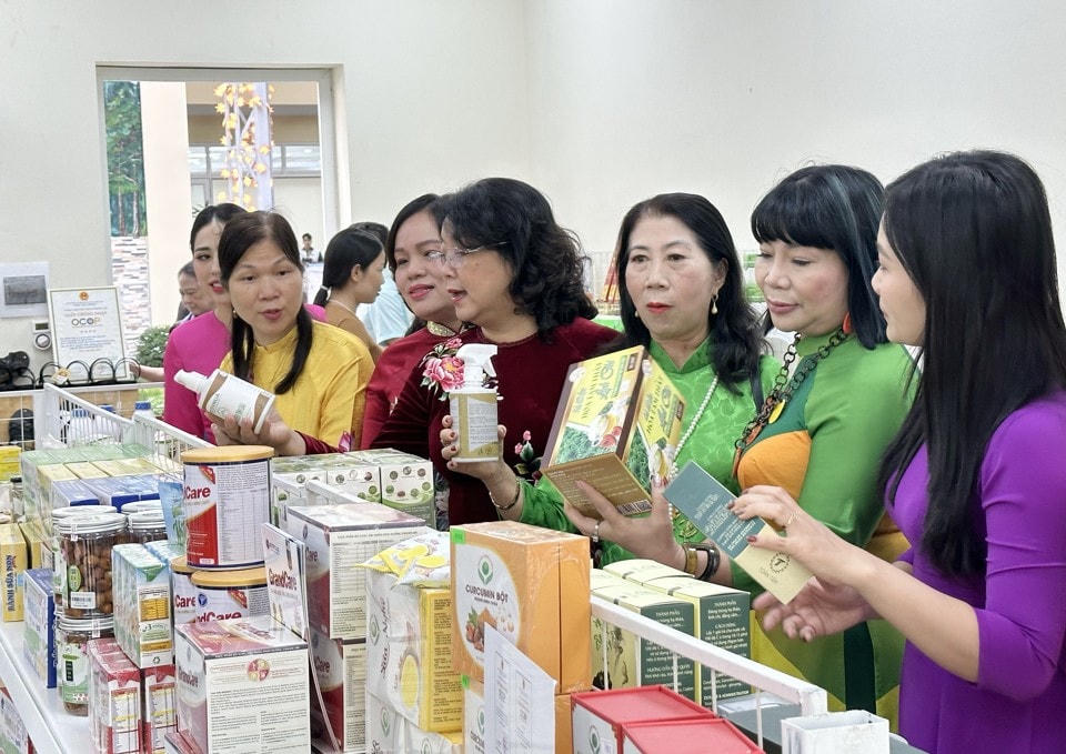 Hà Nội: Tín cấp trên 8.152 tỷ đồng vốn hỗ trợ phụ nữ phát triển kinh tế để bán hàng