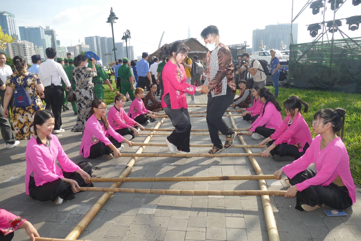 Du lịch TP.HCM thu hơn 140.000 tỷ đồng trong 10 tháng