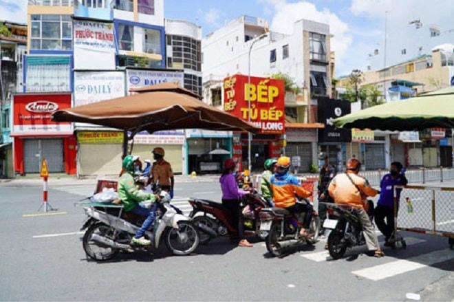 Xe công nghệ ở TP HCM “đục nước béo cò”