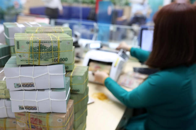 Thủ tướng yêu cầu NHNN chỉ đạo các tổ chức tín dụng đơn giản hoá thủ tục vay vốn, vay tiêu dùng.