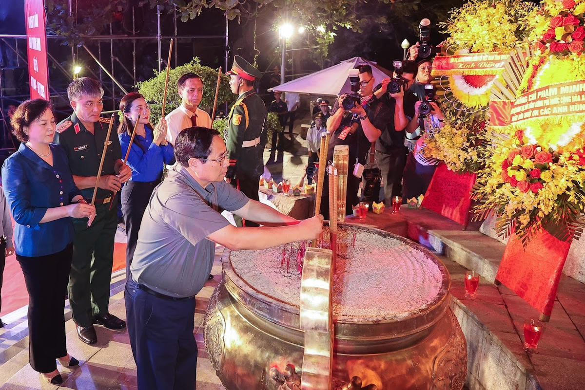 Thủ tướng: Các Anh hùng liệt sĩ đã làm rạng rỡ non sông, đất nước ta- Ảnh 2.