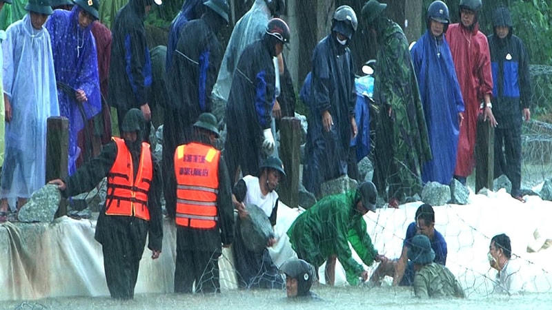 Chung sức, đồng lòng giúp dân vượt qua thiên tai, mưa lũ