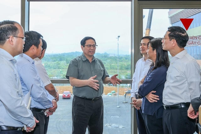 Thủ tướng thăm và làm việc tại Trung tâm Đổi mới sáng tạo Quốc gia