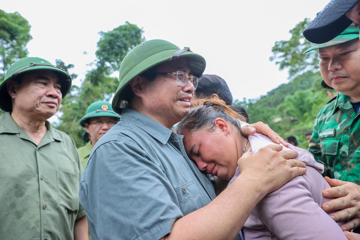 Thủ tướng tới Điện Biên, thăm hỏi người dân, chỉ đạo khắc phục hậu quả thiên tai nặng nề- Ảnh 4.