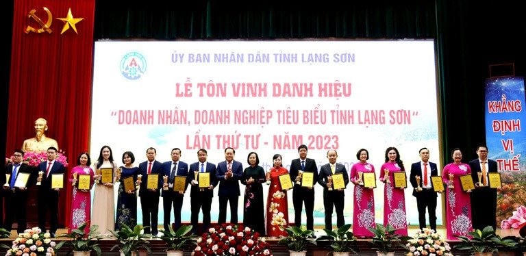 Lãnh đạo các tỉnh miền núi phía Bắc gặp mặt, chúc mừng ngày doanh nhân
