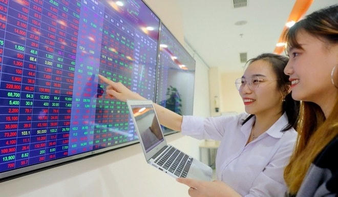 Doanh nghiệp đua nhau báo lãi, cổ phiếu chứng khoán tiếp tục hút tiền?