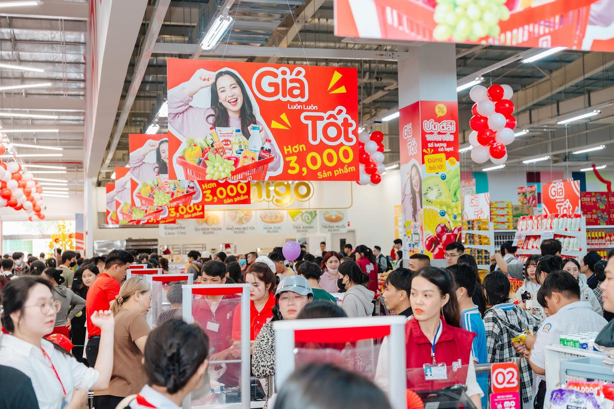 2-sieu-thi-mini-go-lap-vo-thu-hut-dong-dao-khach-tham-quan-mua-sam-ngay-ngay-dau-khai-truong.jpg