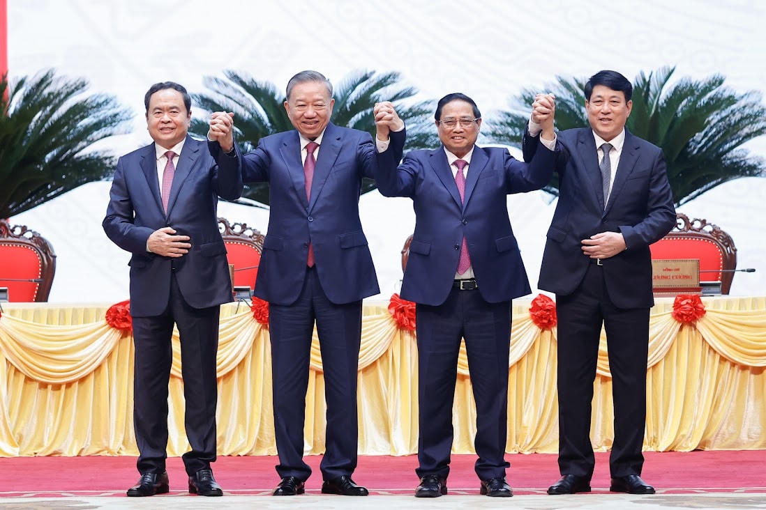 "Đảng chỉ đạo, Chính phủ thống nhất, Quốc hội đồng tình, Nhân dân ủng hộ, Tổ quốc mong đợi, thì chỉ bàn làm, không bàn lùi, làm việc nào ra việc đấy, làm việc nào dứt việc đó". Ảnh: VGP