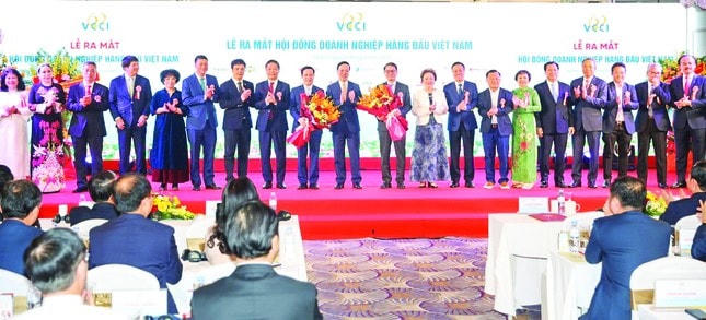 Doanh nghiệp nghìn tỷ xung phong 'vác tù và'
