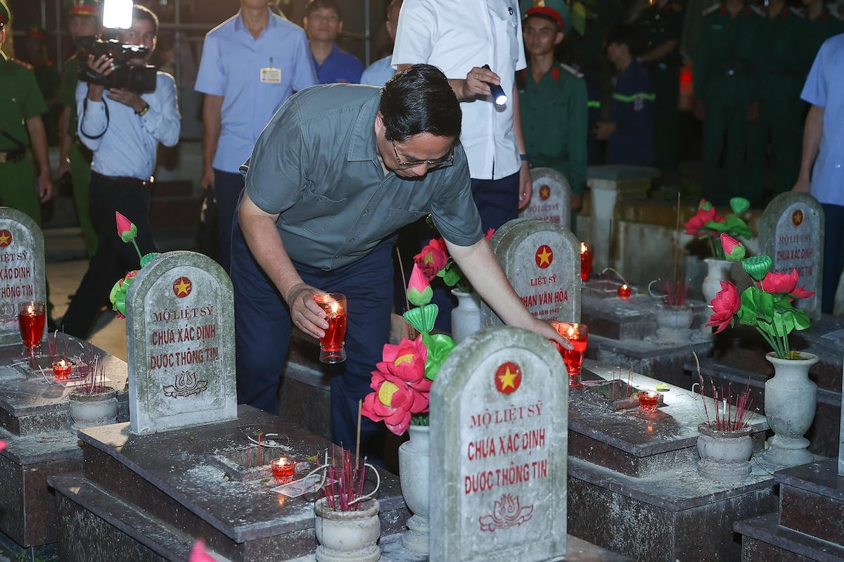 Thủ tướng: Các Anh hùng liệt sĩ đã làm rạng rỡ non sông, đất nước ta- Ảnh 11.