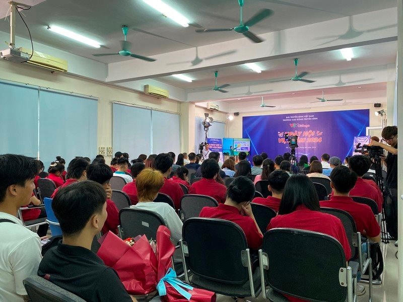 Gần 500 sinh viên tham dự ngày hội việc làm tại Hà Nội