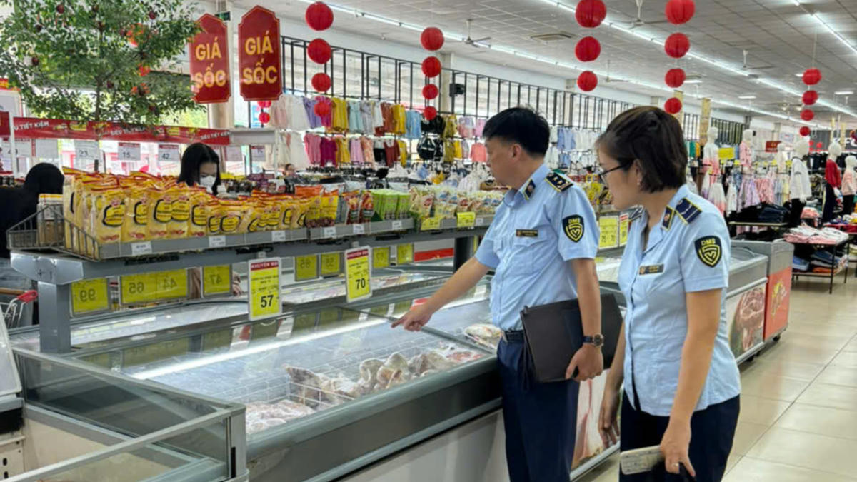 Đảm bảo nguồn cung hàng hóa thiết yếu ứng phó bão số 3 WIPHA.