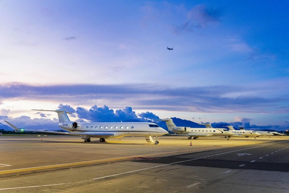 loat_may_bay_gulfstream_tai_san_bay_da_nang_ngay_15_10_-_3.jpeg