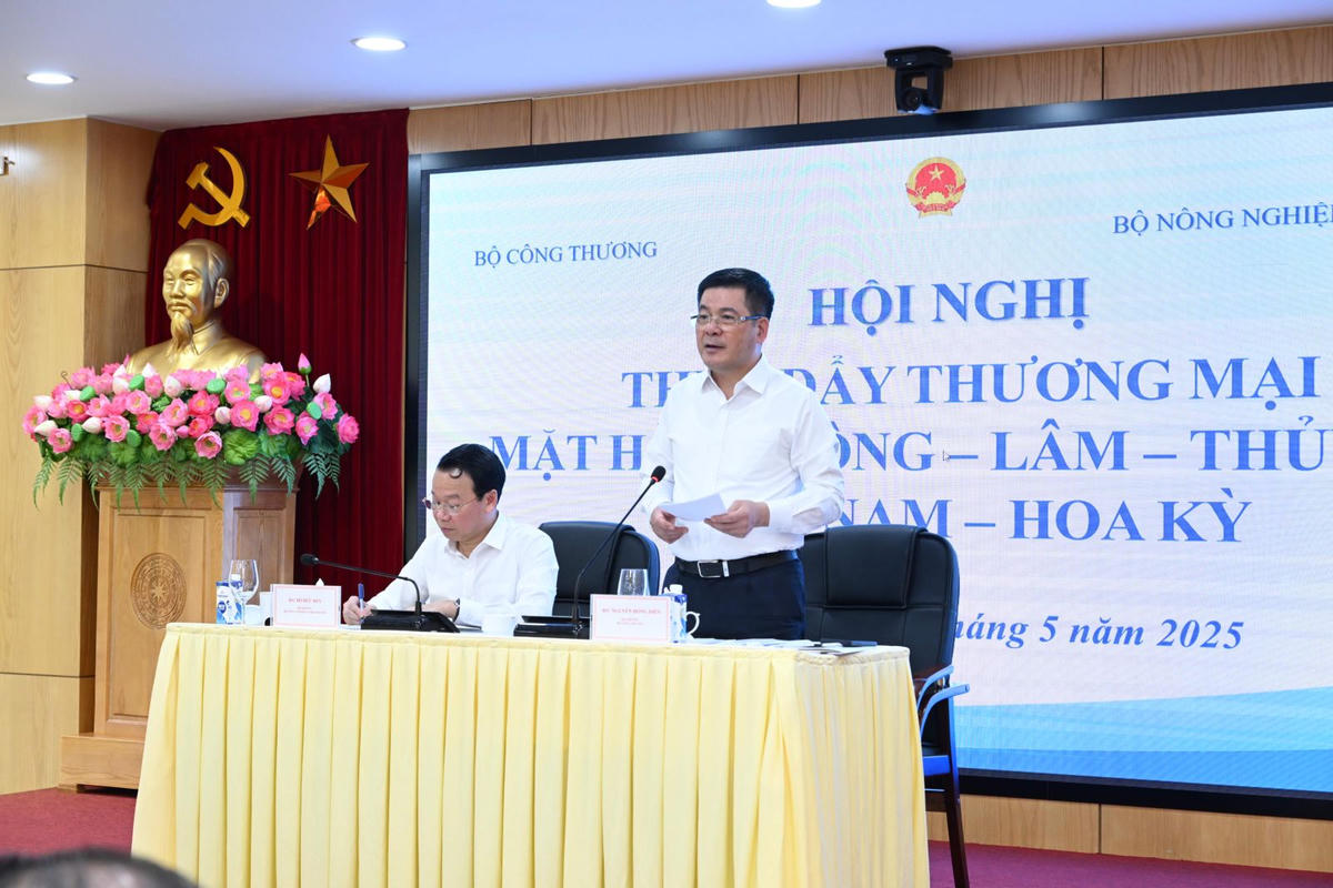 Bộ trưởng Bộ Công Thương Nguyễn Hồng Diên và Bộ trưởng Bộ Nông nghiệp & Môi trường Đỗ Đức Duy đồng chủ trì hội nghị.