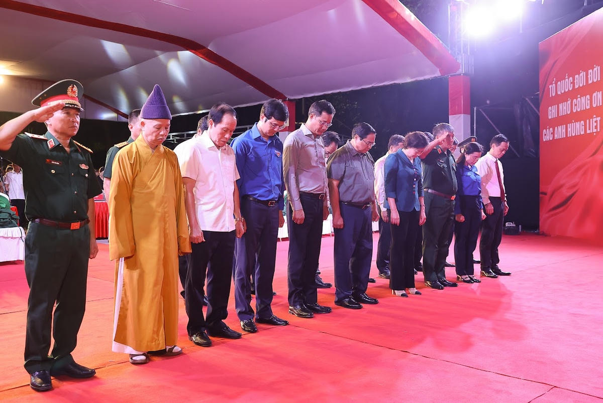Thủ tướng: Các Anh hùng liệt sĩ đã làm rạng rỡ non sông, đất nước ta- Ảnh 3.