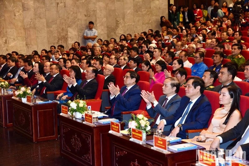 Hà Nội phát huy mạnh mẽ truyền thống, gương mẫu, đi đầu cả nước trong các phong trào thi đua, yêu nước