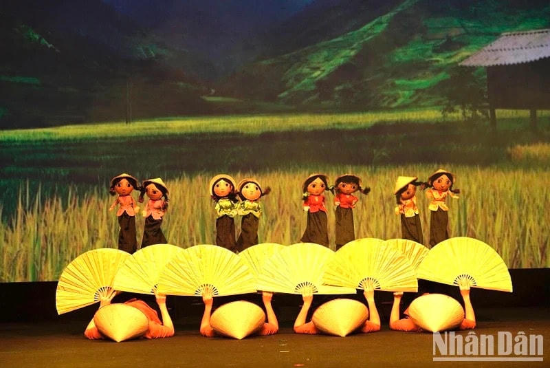 Cần đầu tư nghiêm túc cho sân khấu