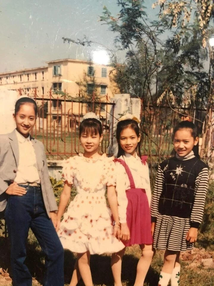 Khánh Thi khoe ảnh 30 năm trước cùng Nguyệt thảo mai 'Phía trước là bầu trời'