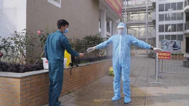 Bộ Y tế yêu cầu tuyệt đối không được phun khử khuẩn lên người bệnh nhân