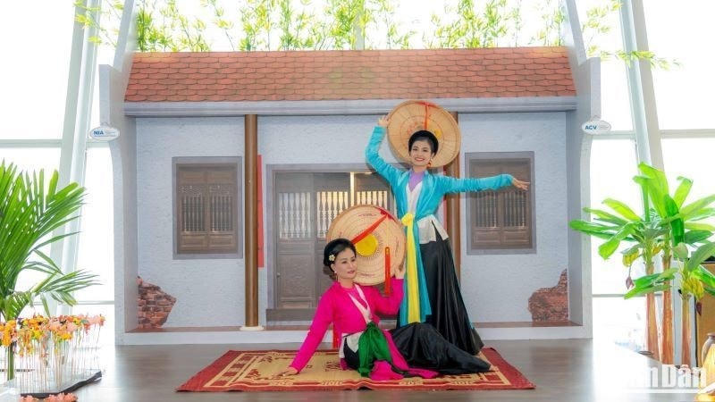 Nội Bài “lì xì” đầu Xuân cho hành khách đi máy bay