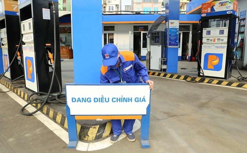 Giá xăng dầu giảm đồng loạt lần thứ 4 liên tiếp