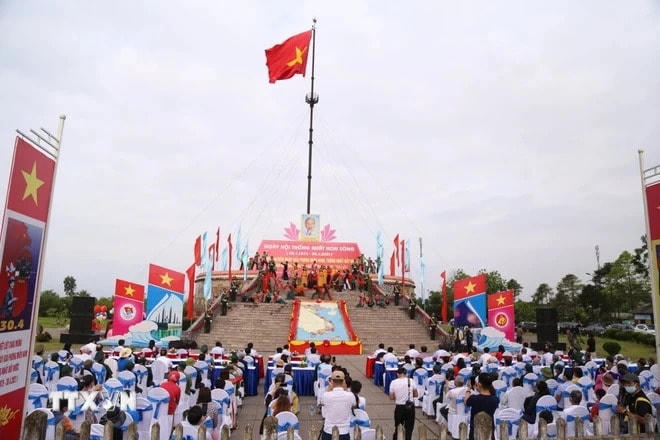 Long trọng tổ chức Lễ Thượng cờ “Thống nhất non sông” bên bờ Hiền Lương - Bến Hải