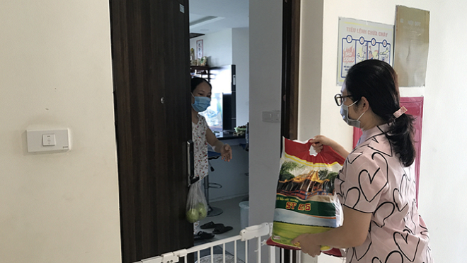 Hà Nội giãn cách: Lao động bán hàng online kiếm tiền triệu mỗi ngày