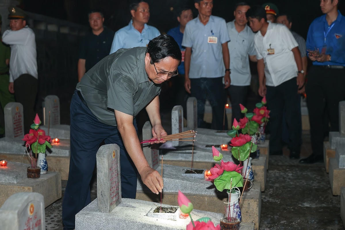 Thủ tướng: Các Anh hùng liệt sĩ đã làm rạng rỡ non sông, đất nước ta- Ảnh 12.