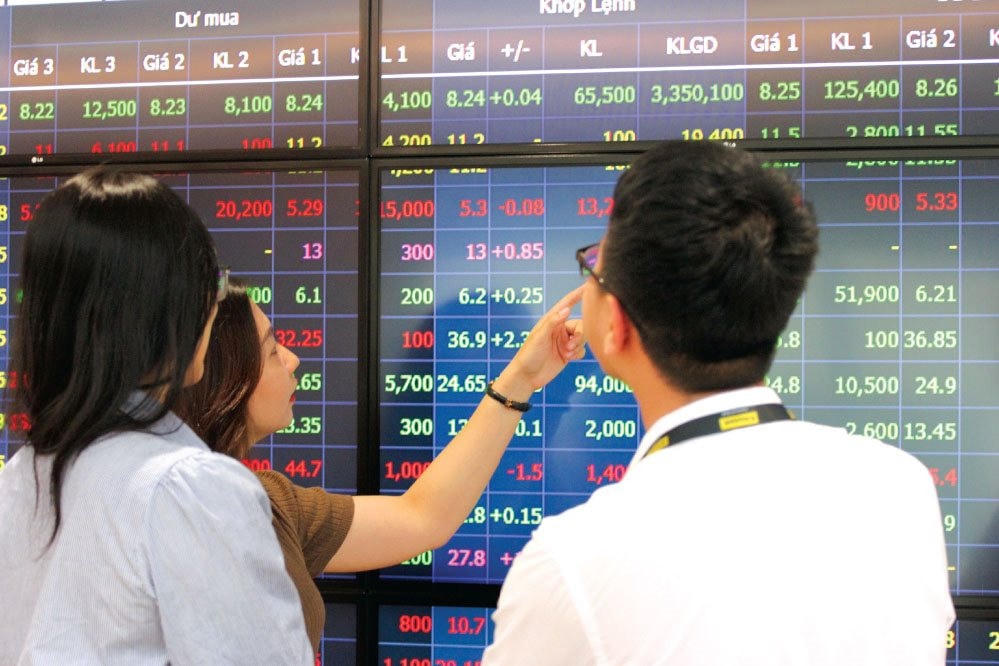 Chuyển động thị trường chứng khoán 2024: Lãi suất nới lỏng
