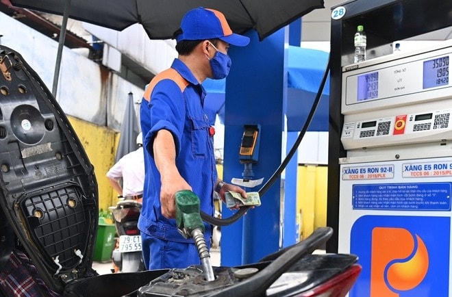 Giá xăng E5RON92 giảm nhẹ trong kỳ điều chỉnh ngày 11/4