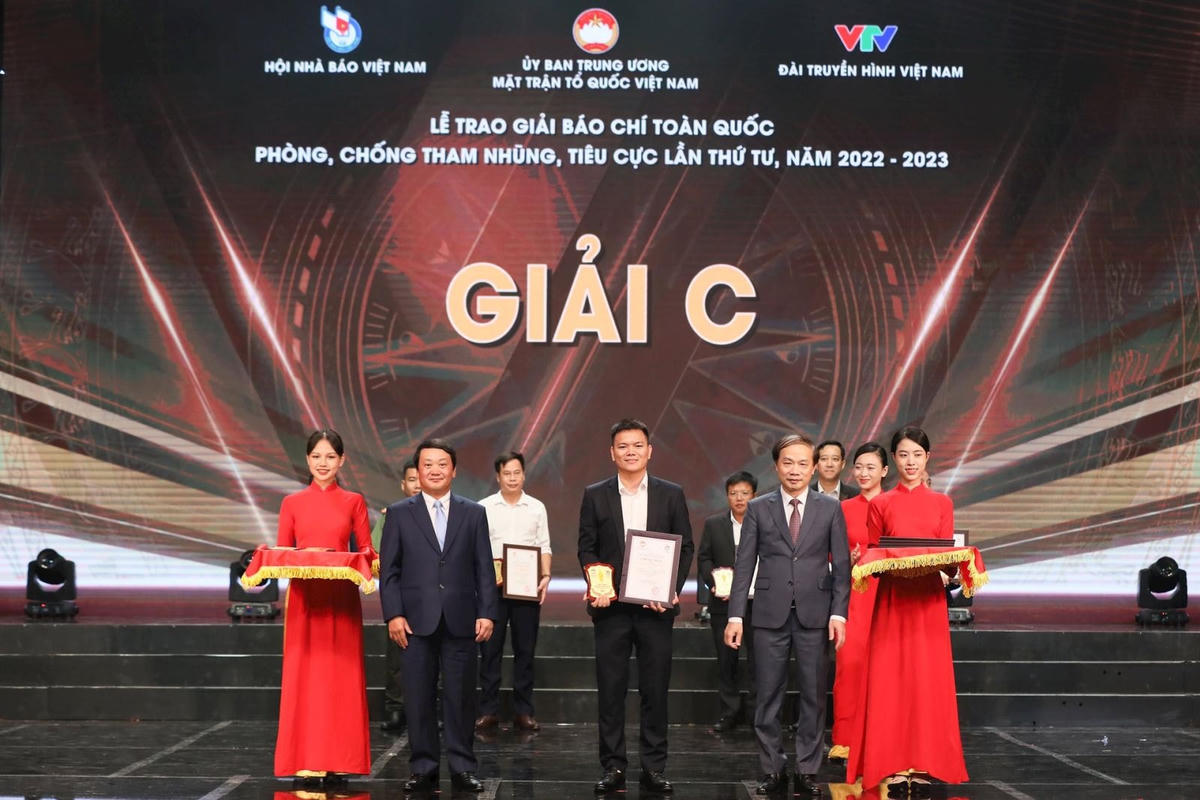 Tiếp thêm động lực cho những người làm báo trong phòng chống tham nhũng, tiêu cực