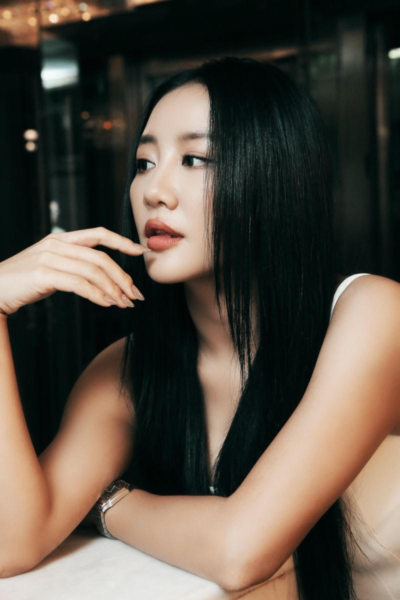 “Minh Tinh” của Văn Mai Hương đạt loạt thành tích ấn tượng