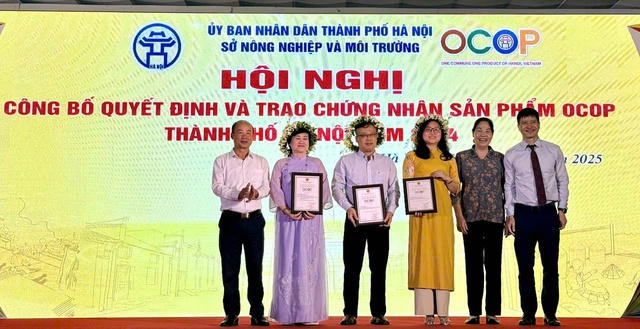Trao công nhận làng nghề, chứng nhận sản phẩm OCOP Thành phố năm 2024- Ảnh 3.